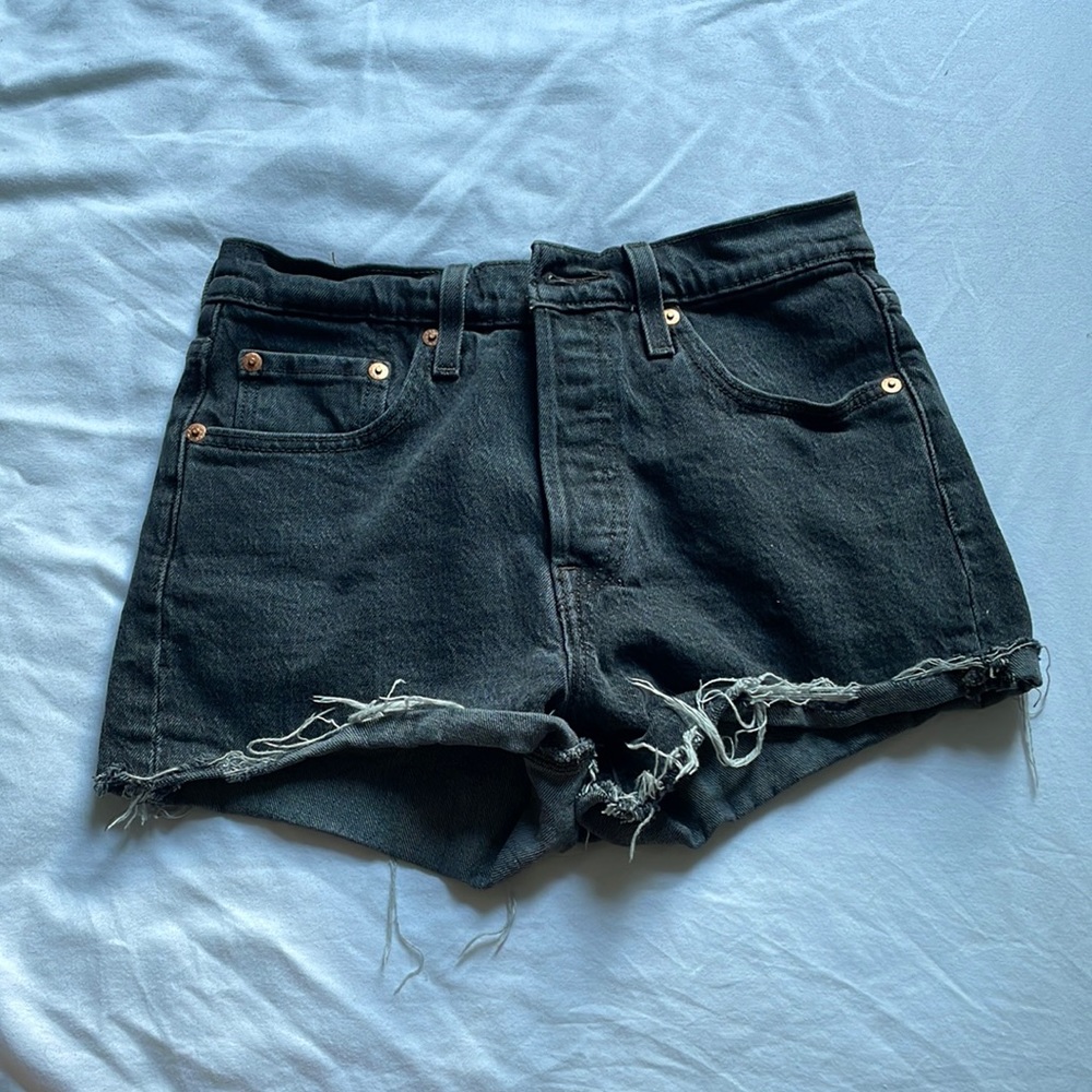 LEVIS 501 black denim shorts